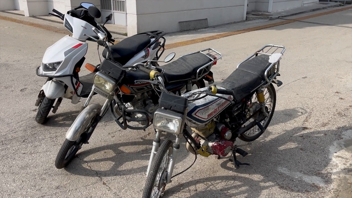 Mersin\'de 6 motosiklet çalan şüpheli tutuklandı, hırsızlık güvenlik kamerası tarafından kaydedildi
