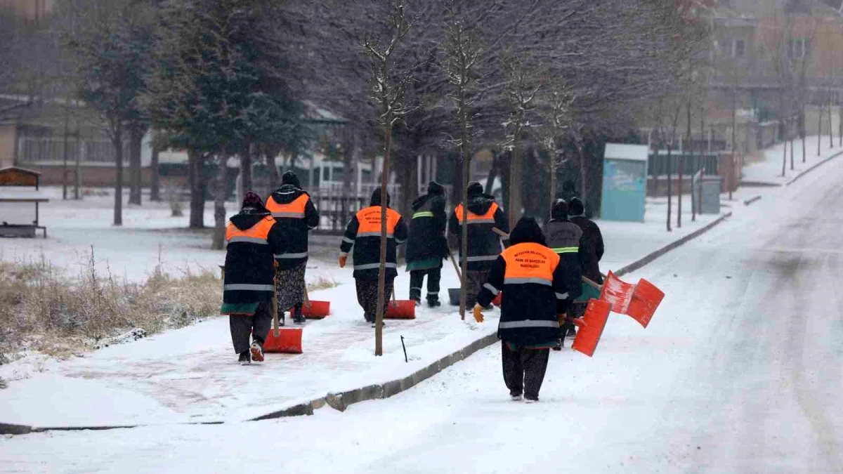 Nevşehir Belediyesi Karla Mücadele Çalışmalarına Devam Ediyor
