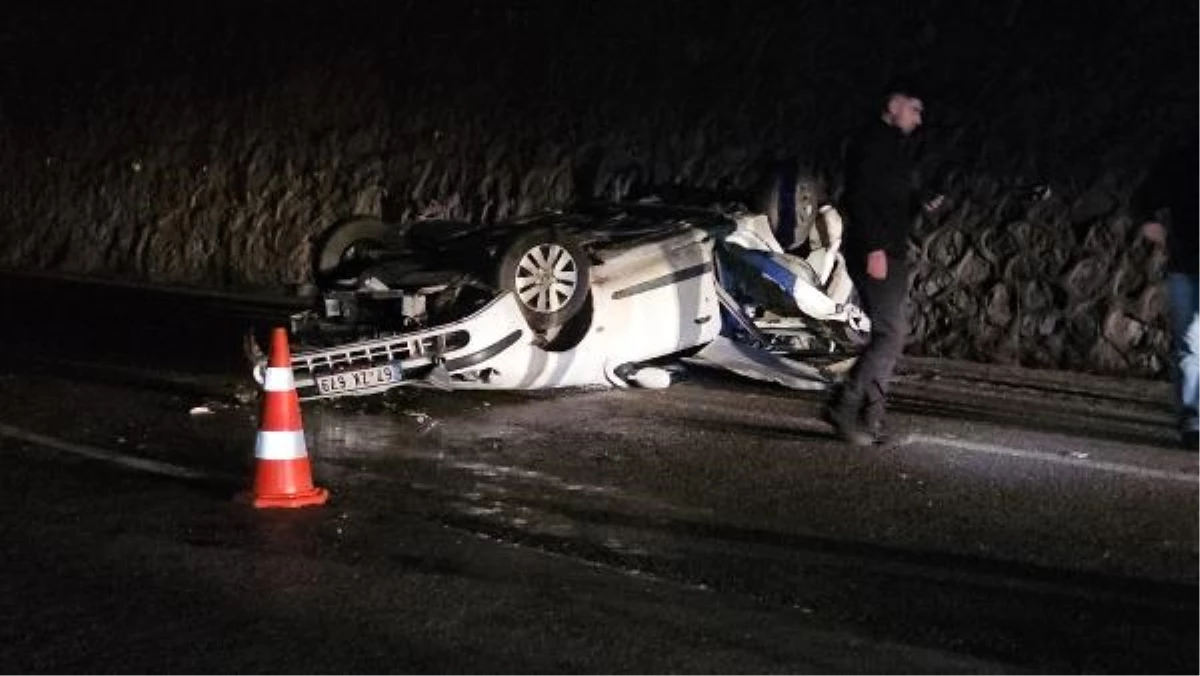 Zonguldak\'ta Otomobil İstinat Duvarından Düştü: 2 Ölü, 1 Yaralı