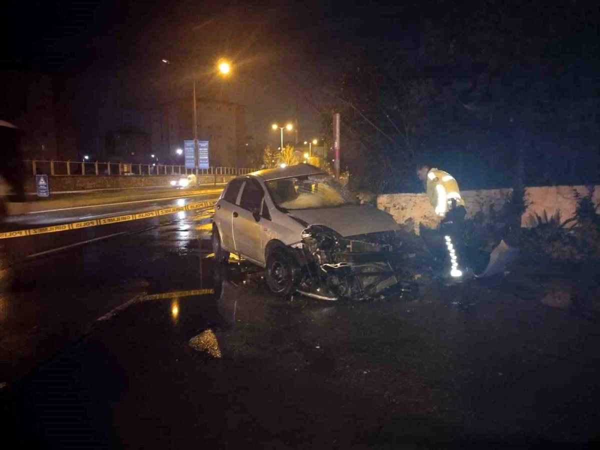 Pendik\'te Trafik Kazası: 2 Kişi Yaralandı