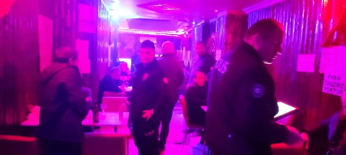 Balıkesir\'de Asayiş, Huzur ve Trafik Operasyonu: 3 Gözaltı ve Uyuşturucu Ele Geçirildi