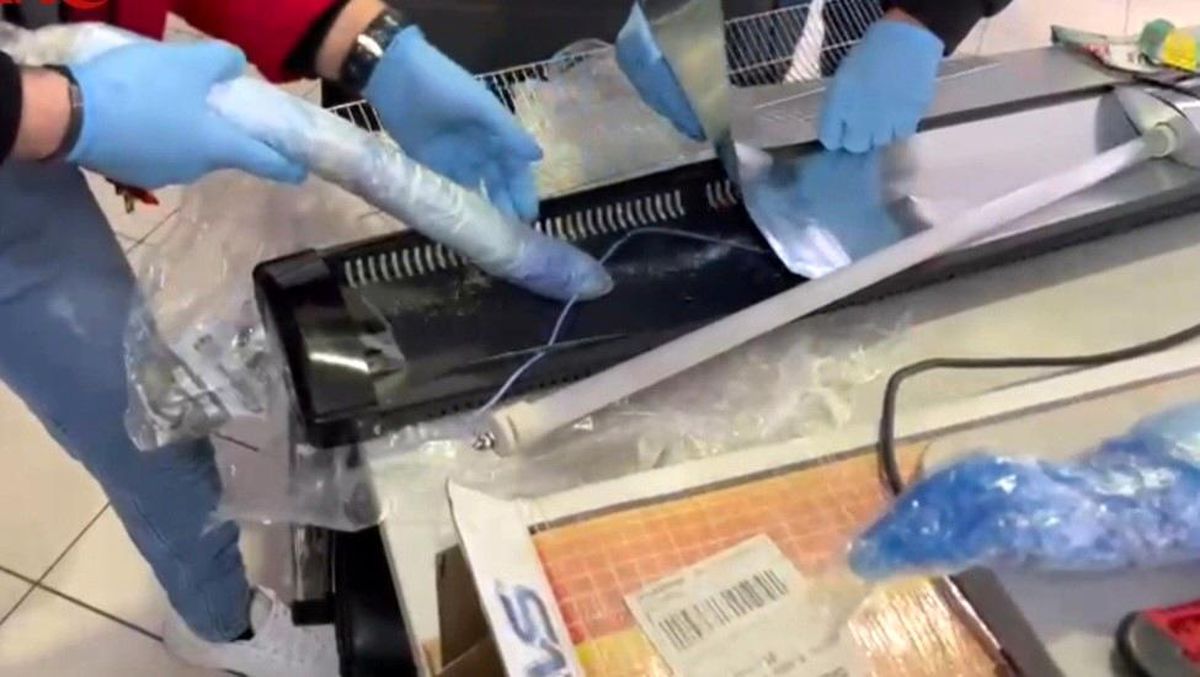 Samsun\'da Kargo İçinde Metamfetamin Ele Geçirildi, 2 Kişi Gözaltına Alındı