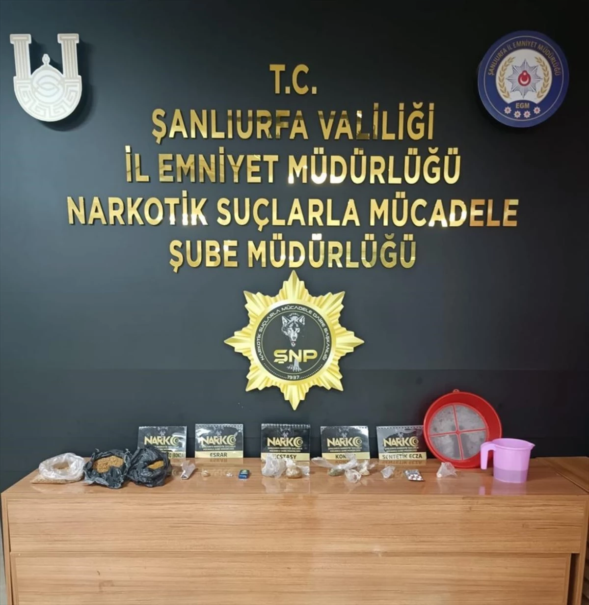 Şanlıurfa\'da Uyuşturucu Operasyonunda 12 Şüpheli Gözaltına Alındı
