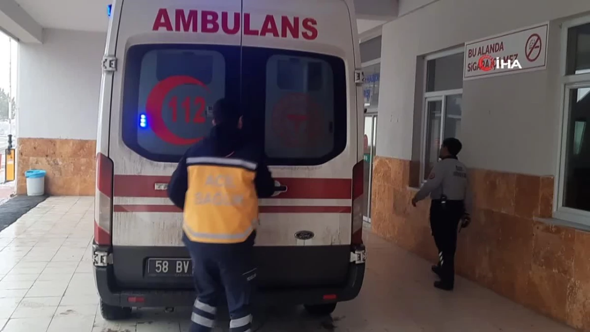 Sivas\'ta otobüs kazasında yaralananlar hastaneye sevk edildi