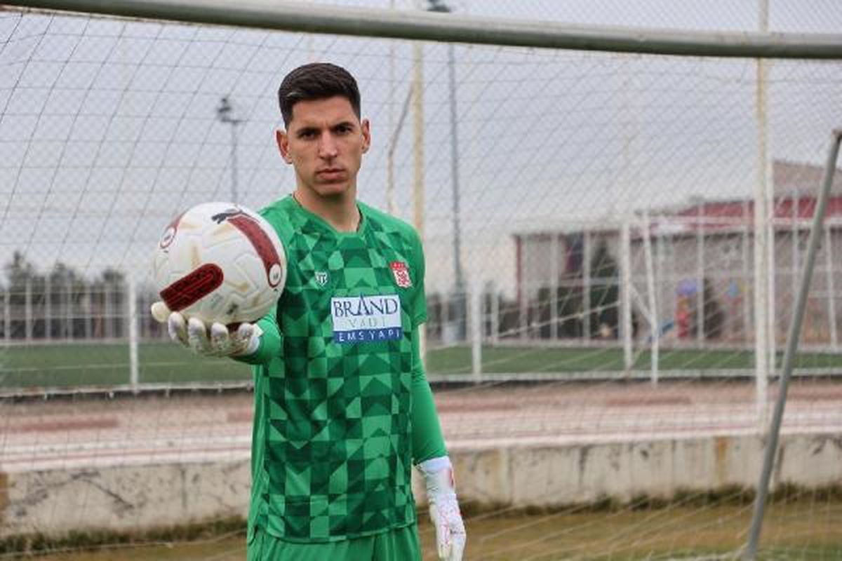 Sivasspor, Macaristanlı kaleci Dorde Nikolic'i transfer etti