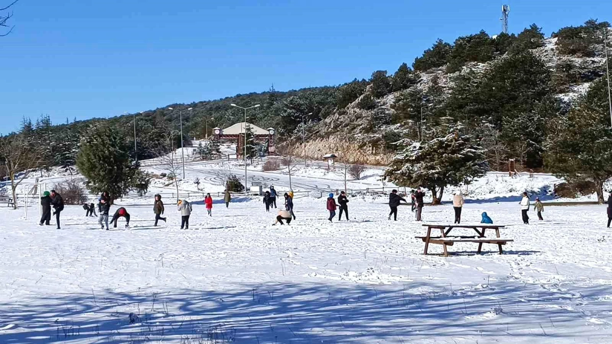 Spil Dağı Milli Parkı Karla Kaplandı