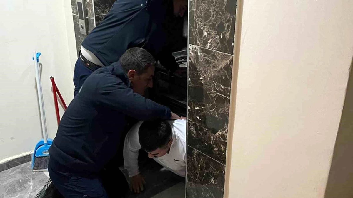 Kırıkkale\'de asansör altında kalan işçi ağır yaralandı