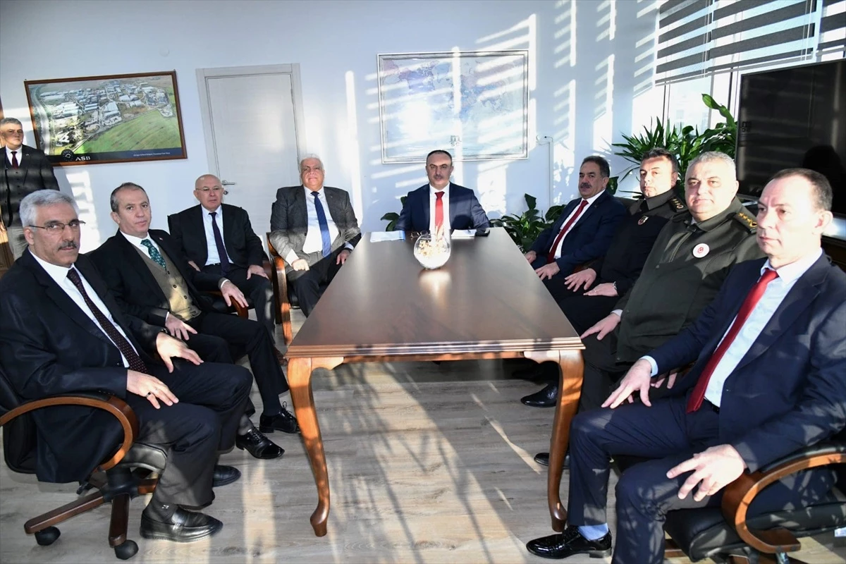 Tekirdağ Valisi Recep Soytürk, Batı Marmara Gümrük ve Ticaret Bölge Müdürü Akif Ertekin\'i ziyaret etti
