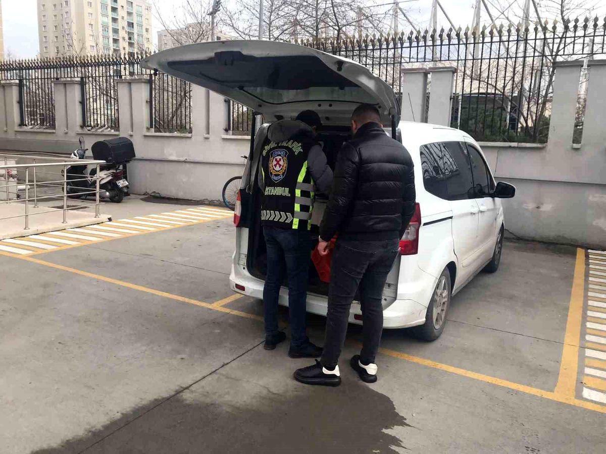Esenyurt\'ta Makas Atan Sürücüye 16 Bin 905 Lira Cezai İşlem Uygulandı