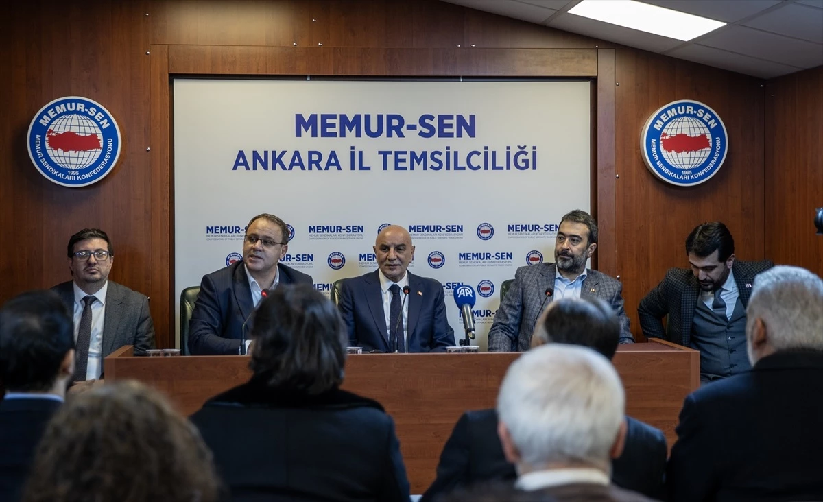 Cumhur İttifakı\'nın Ankara Büyükşehir Belediye Başkan adayı Turgut Altınok, AK Parti ve MHP ilçe başkanlıklarını ziyaret etti