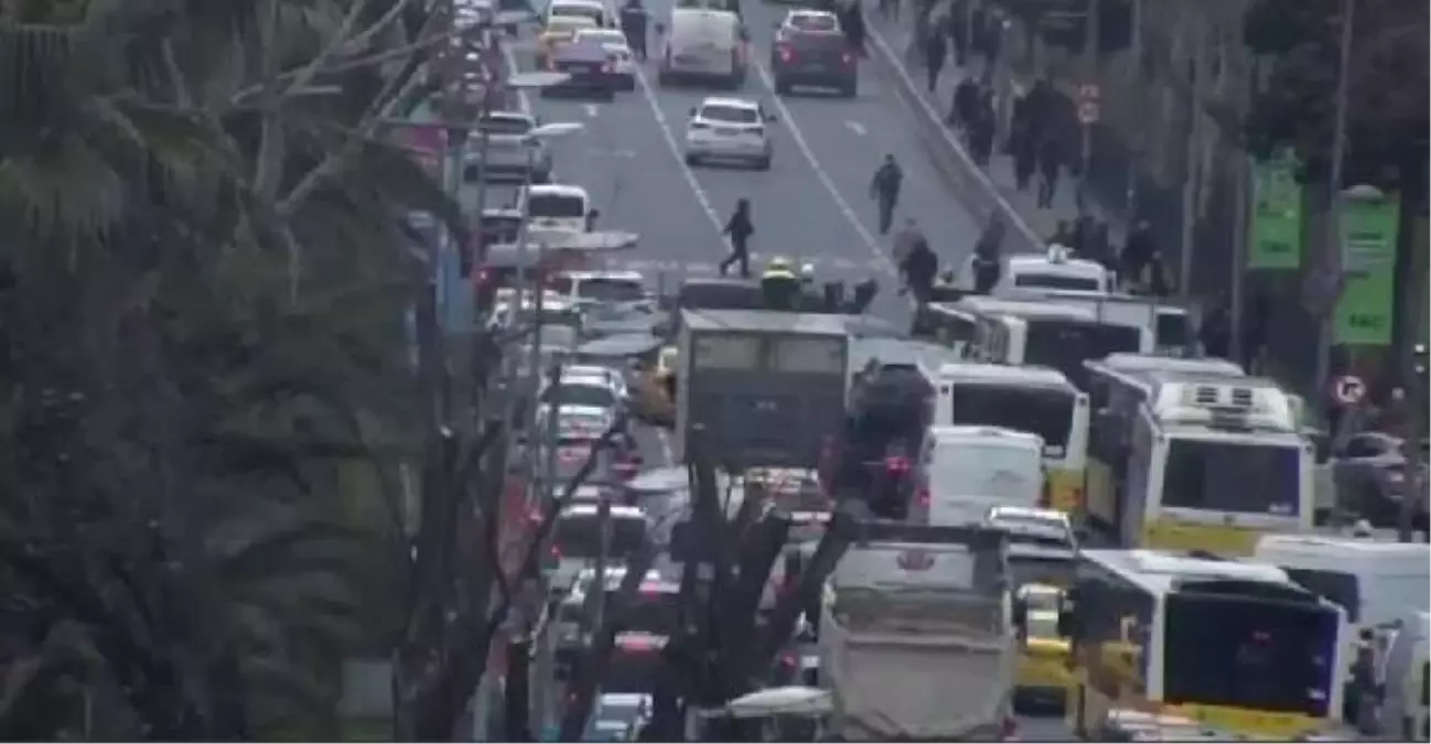 FATİH Vatan Caddesi\'nde Unutulan Çanta Paniğe Neden Oldu