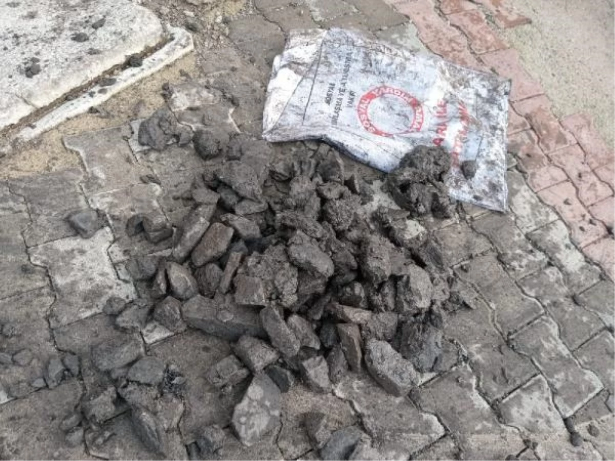 Zonguldak\'ta İhtiyaç Sahiplerine Dağıtılan Kömürde Taş Çıktı