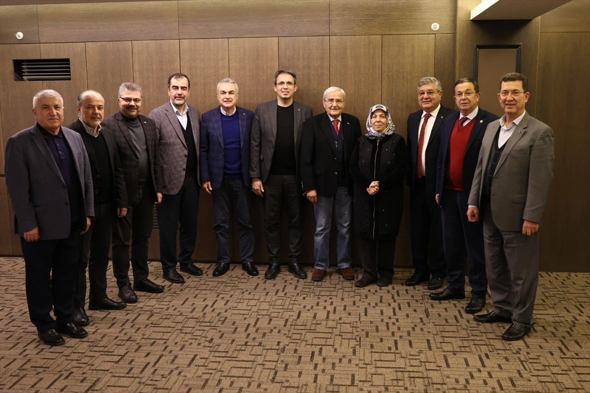 AK Parti Aydın Büyükşehir Belediye Başkan Adayı Mustafa Savaş, Eski Milletvekilleriyle İstişare Toplantısı Yaptı