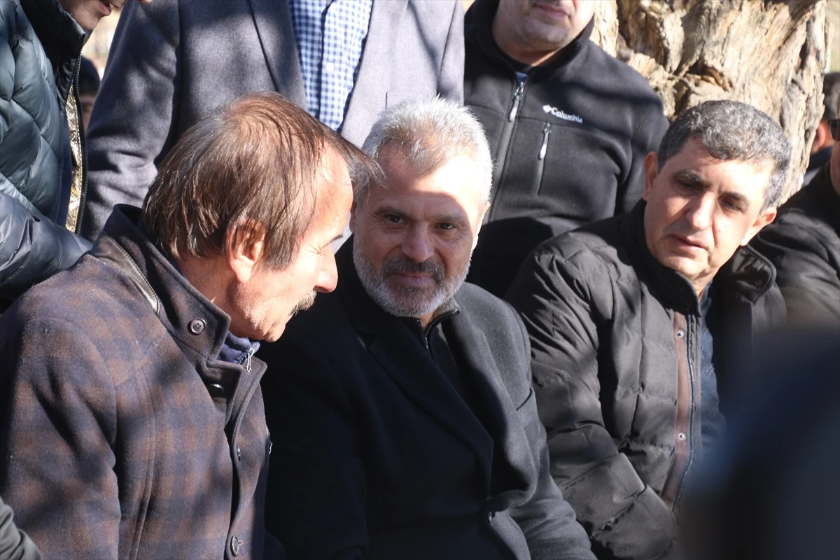 AK Parti Hatay Büyükşehir Belediye Başkan adayı Mehmet Öntürk, Yayladağı ilçesinde mahalle ziyaretleri gerçekleştirdi