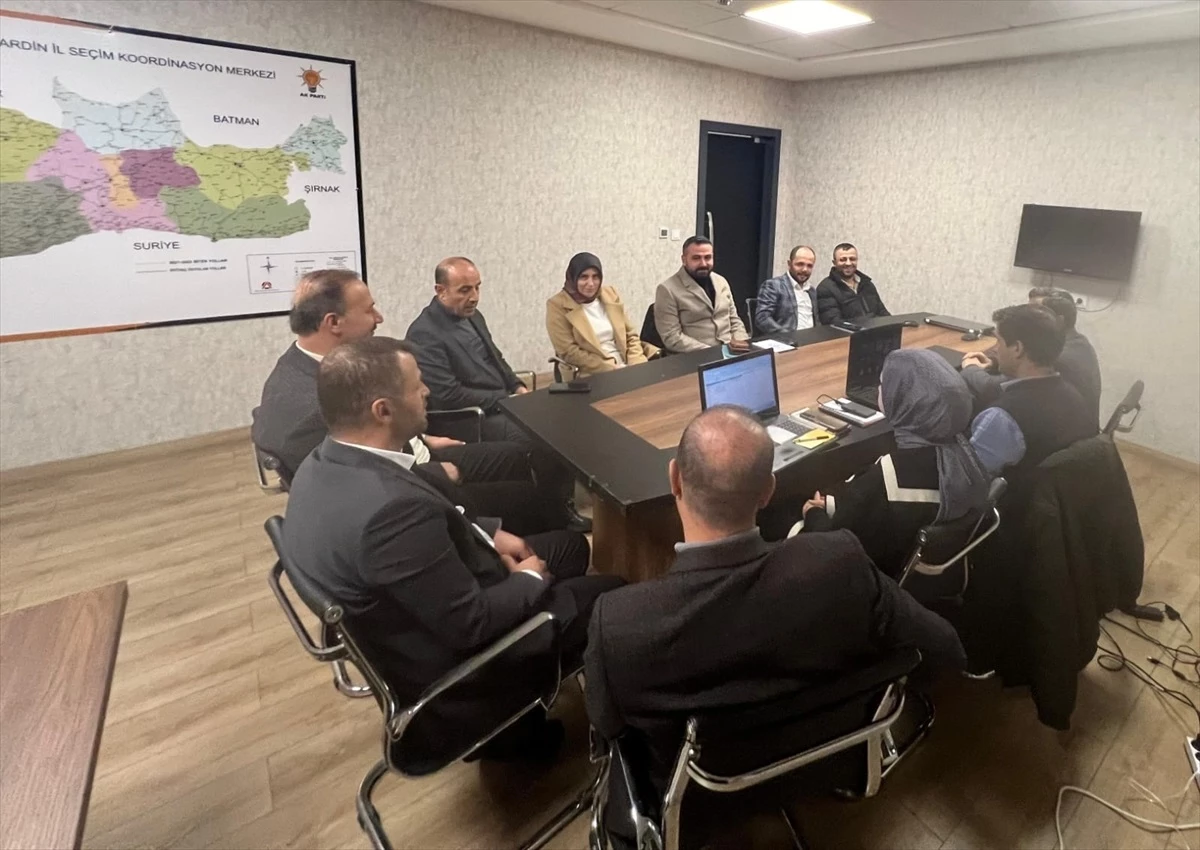 AK Parti Mardin Büyükşehir Belediye Başkan Adayı Abdullah Erin, İl Seçim Koordinasyon Merkezi\'ni Ziyaret Etti
