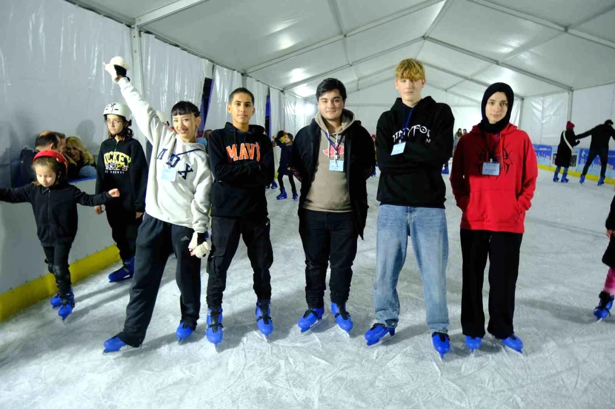 Altıeylül Belediyesi Çocuklara Buz Pateni Etkinliği Düzenliyor
