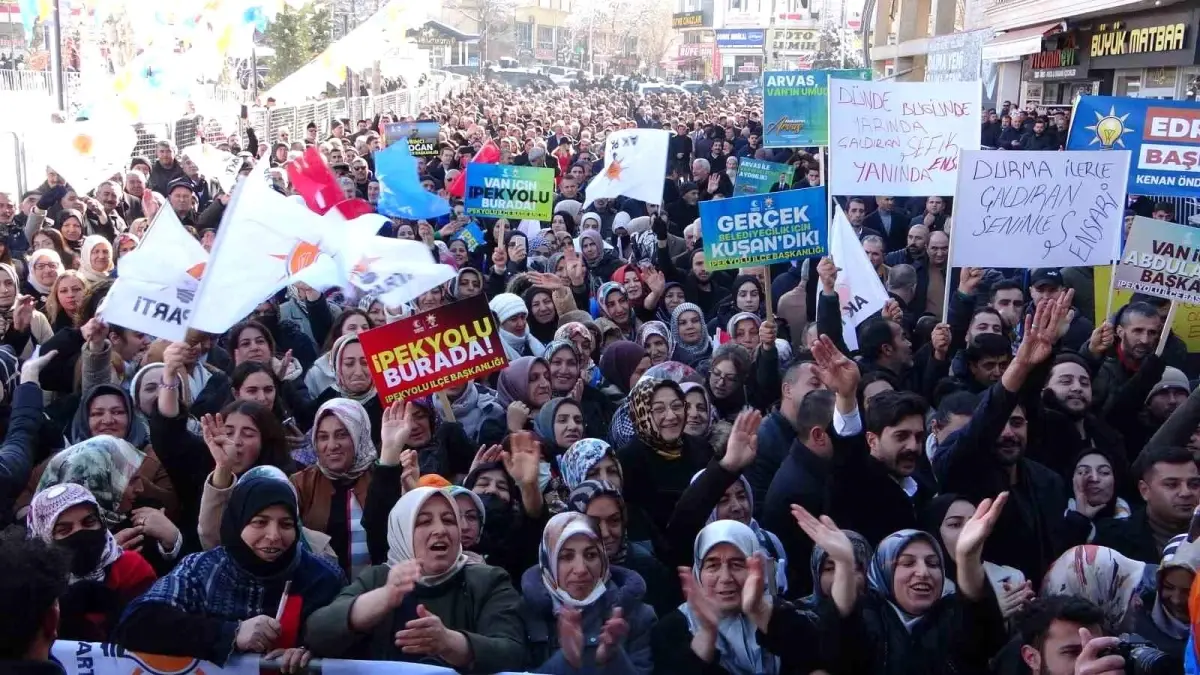 AK Parti Van Büyükşehir Belediye Başkan Adayı Abdulahat Arvas, Van\'da seçim çalışmalarına başladı