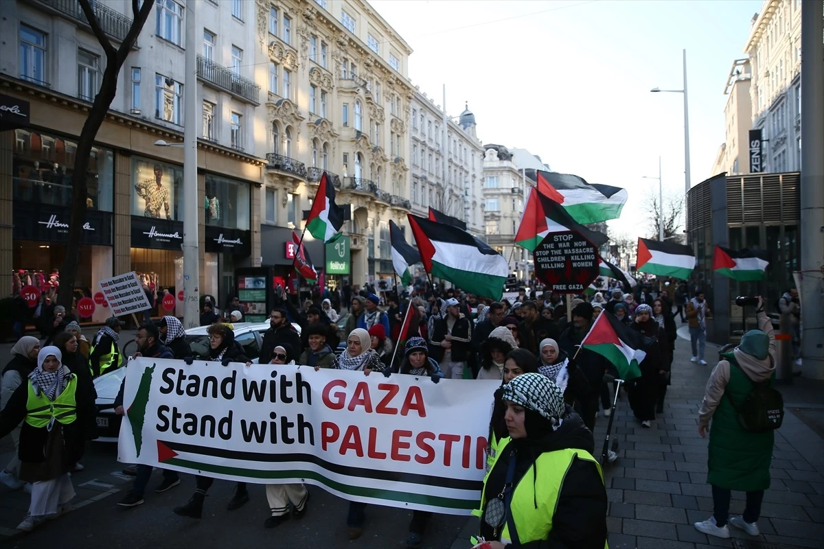 Viyana\'da İsrail\'in Gazze\'ye yönelik saldırılarına tepki yürüyüşü düzenlendi