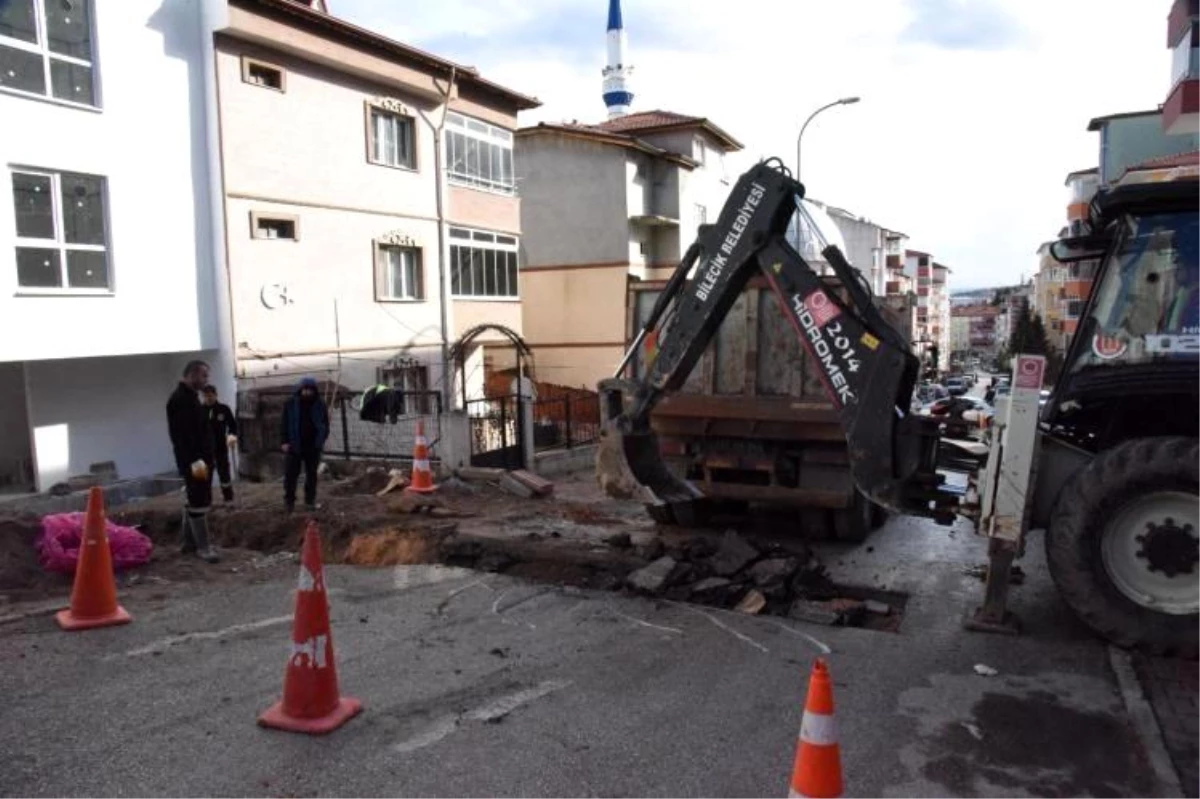 Bilecik Belediyesi Kanalizasyon ve Yol Bakım Çalışmalarına Devam Ediyor