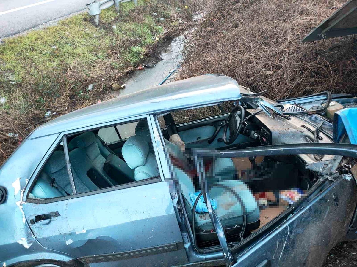 Zonguldak\'ta yol kenarındaki barakaya çarpan otomobilin sürücüsü hayatını kaybetti