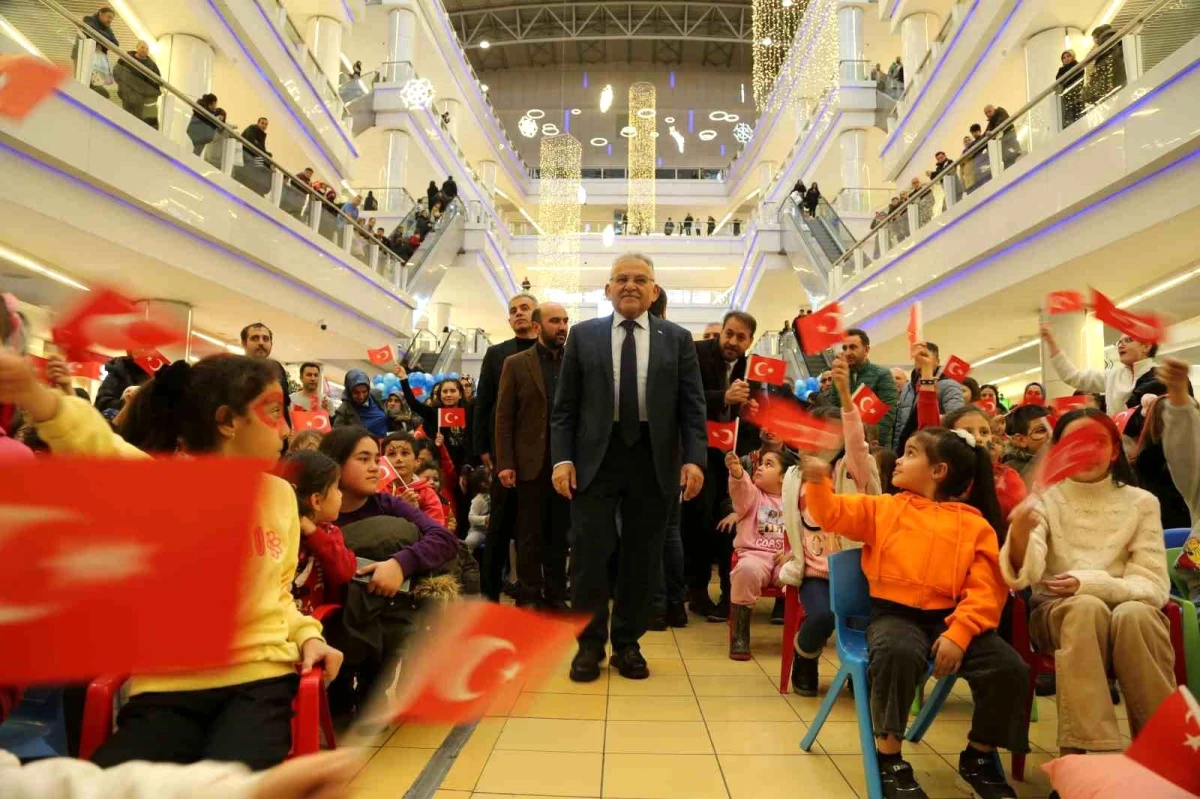 Kayseri Büyükşehir Belediye Başkanı Dr. Memduh Büyükkılıç, Çocukların Tatil Şenliğine Katıldı