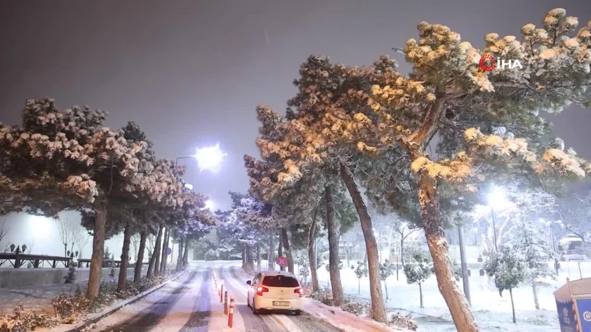 Bin 400 rakımlı Harput\'ta kar yağışı eşsiz manzaralara sahne oldu