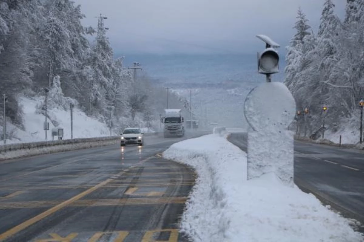 Bolu Dağı\'nda Kar Yağışı Sonrası Ulaşım Normale Döndü
