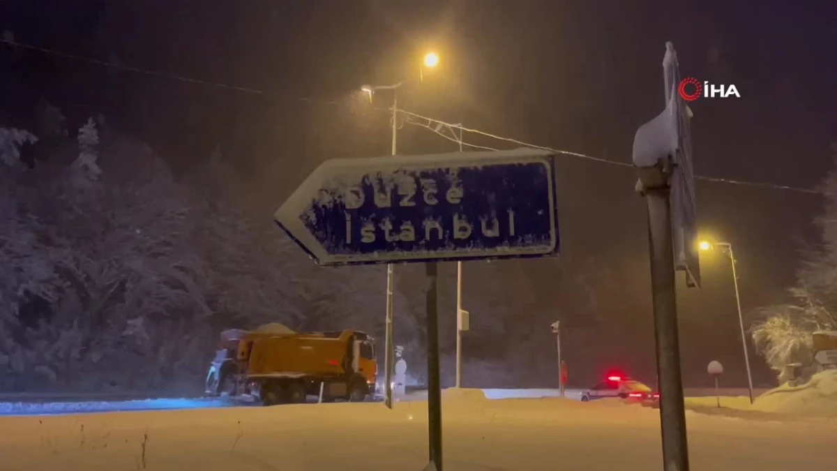 Bolu Dağı\'nda yoğun kar yağışı: Görüş mesafesi 40 metreye düştü