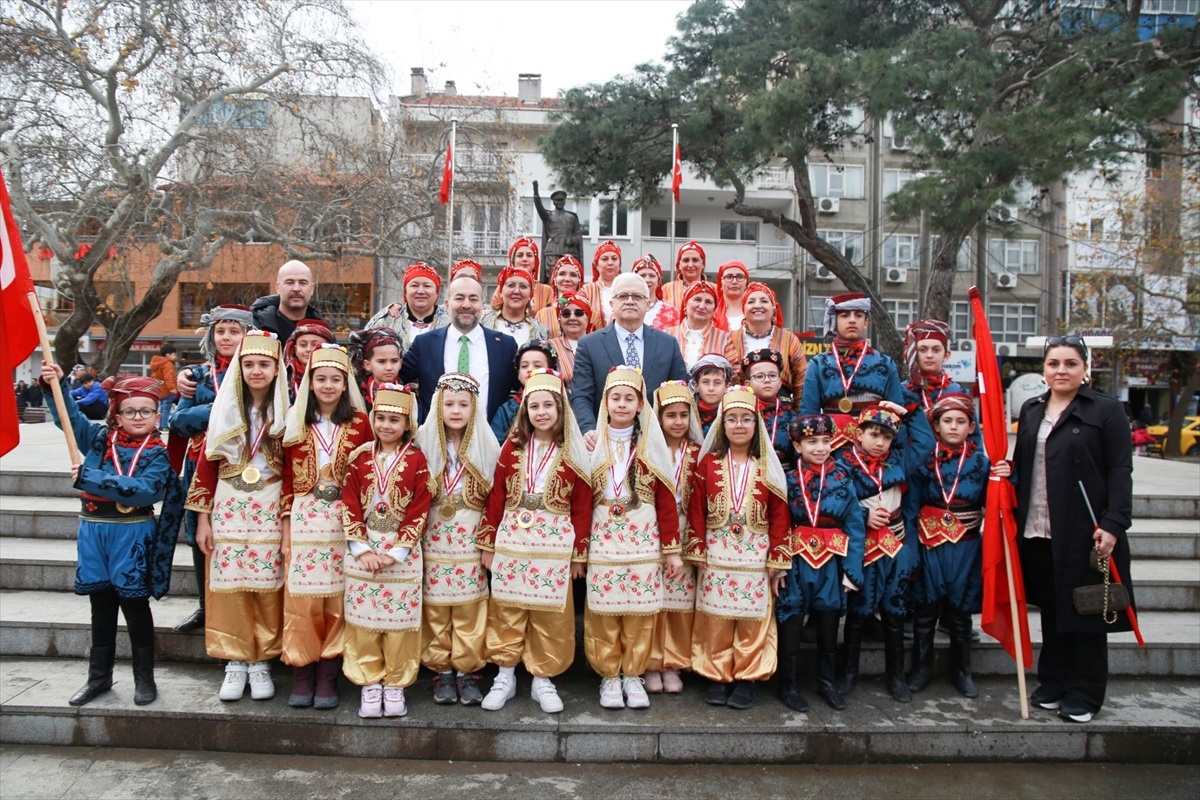 Burhaniye\'de Zeytin ve Zeytinyağı Hasat Festivali Coşkusu