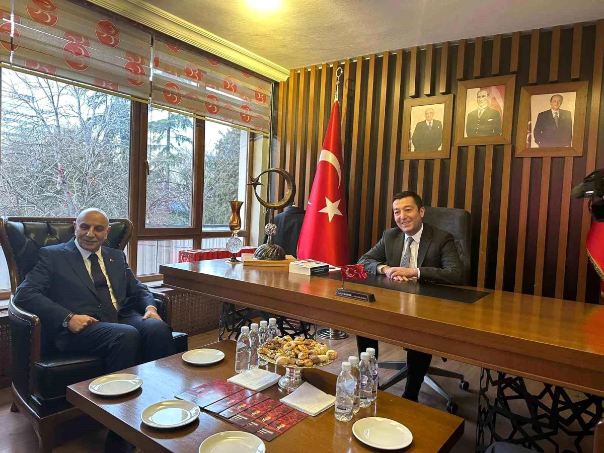 Cumhur İttifakı Ankara Büyükşehir Belediyesi (ABB) adayı Turgut Altınok, MHP Çankaya İlçe Başkanlığını ziyaret etti