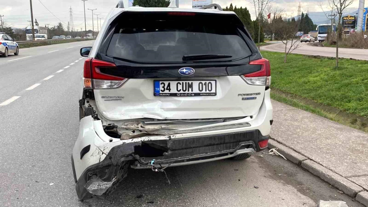 Kartepe\'de Zincirleme Trafik Kazası: 1 Yaralı