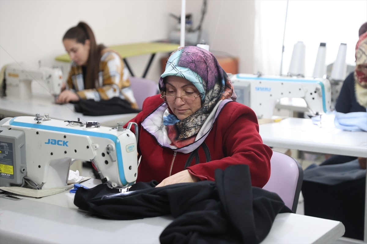 Depremde Yakınlarını Kaybeden Kadınlar ADEM\'de Yaşama Tutunuyor