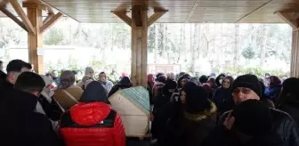 Düzce'de Otomobil Kazasında Hayatını Kaybeden Baba ve Kızı Aksaray'da Toprağa Verildi