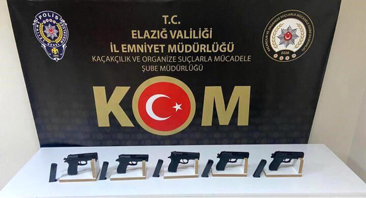 Elazığ\'da 5 Ruhsatsız Tabanca Ele Geçirildi, 2 Şüpheli Hakkında Adli İşlem Başlatıldı