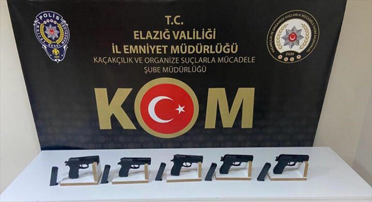 Elazığ\'da kaçak silah operasyonunda 2 şüpheli gözaltına alındı