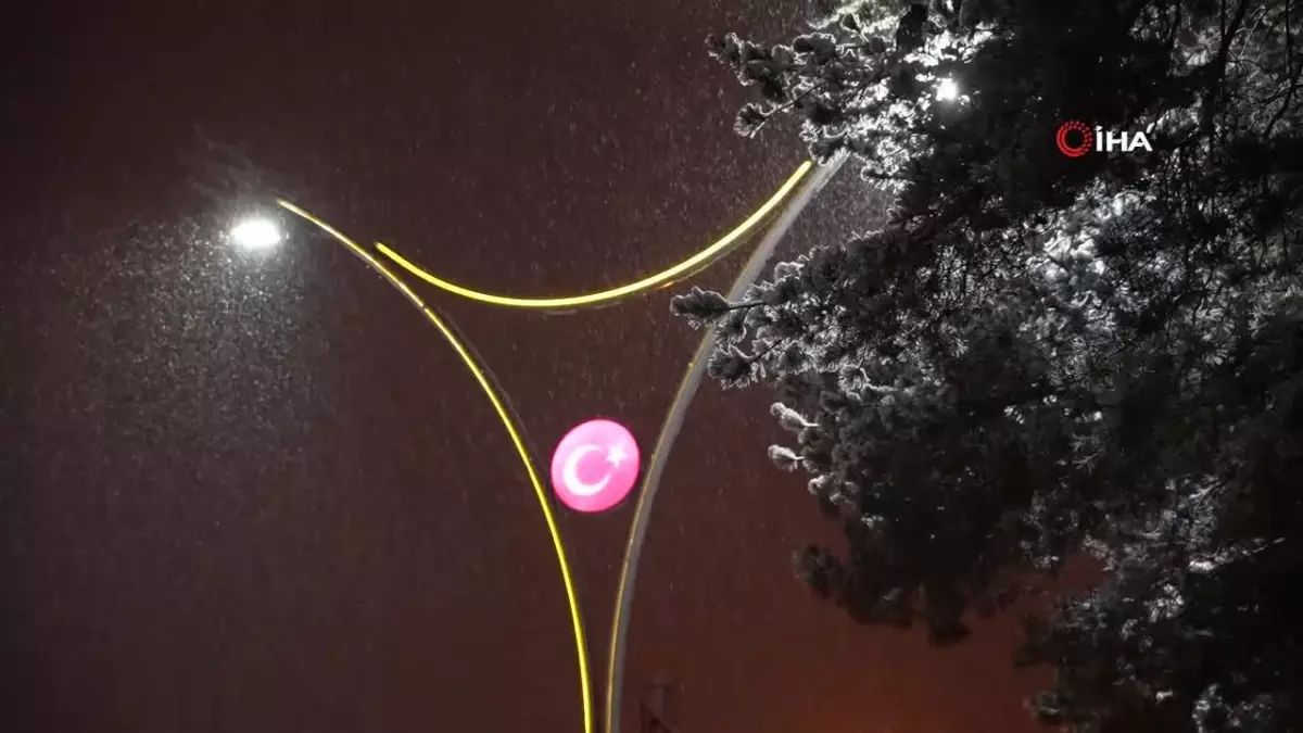 Erzincan'da vatandaşların kar sevinci