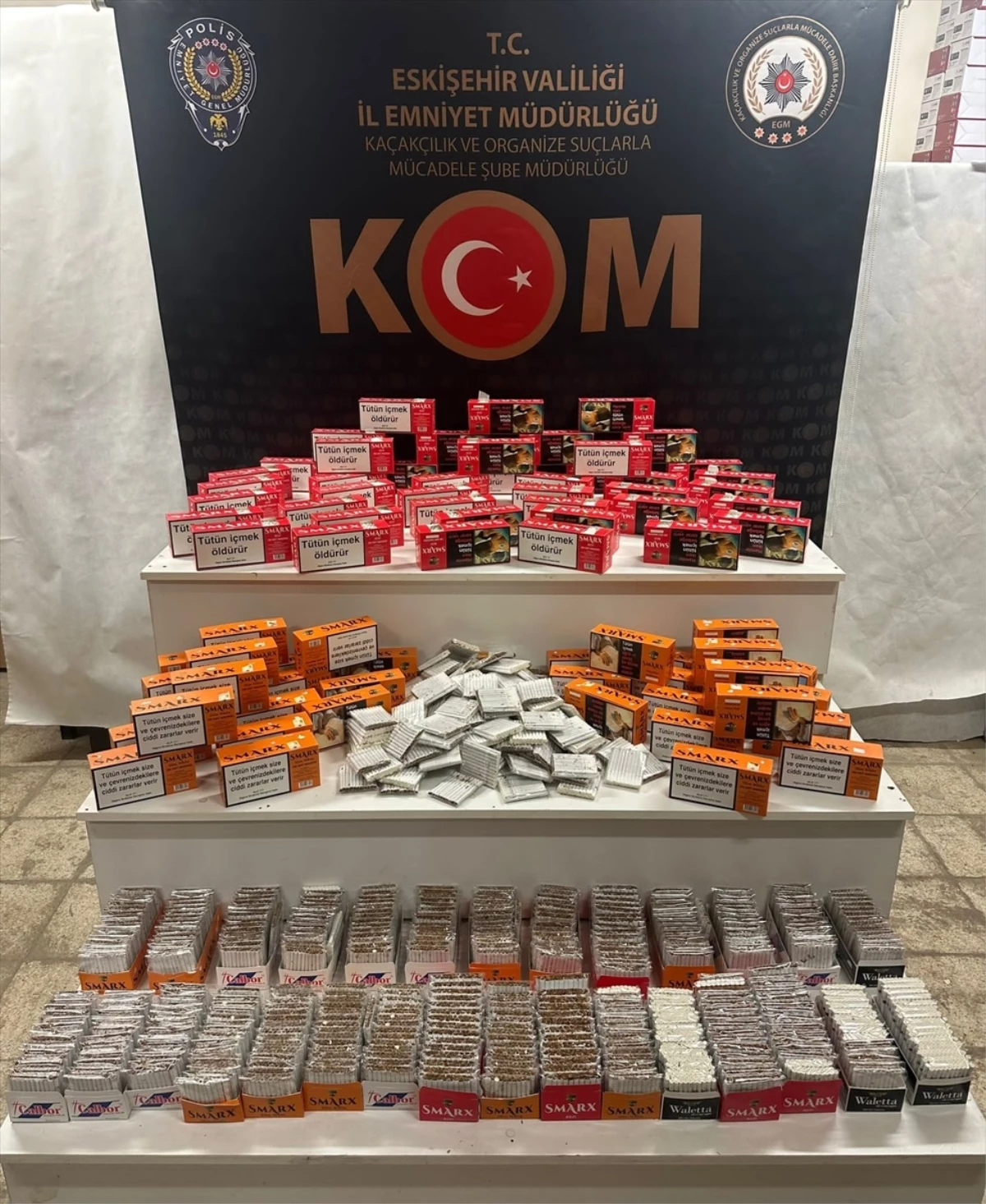 Eskişehir\'de Kaçakçılık Operasyonu: 17 Bin Dal Sigara Ele Geçirildi