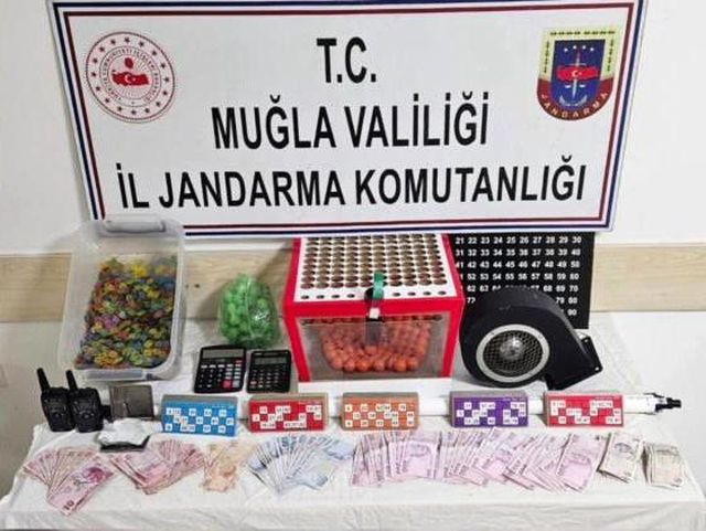 İnşaat Müteahhitleri Derneği'ne kumar baskını İnşaat Müteahhitleri Derneği'ne kumar baskını