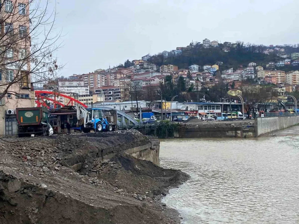 Zonguldak\'ta 67 yıllık köprü tamamen yıkıldı