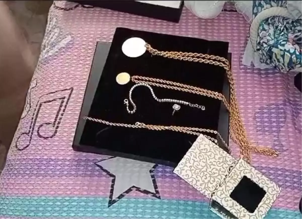 Tekstil Fabrikası Çalışanı, İş Arkadaşlarının Evinden 1 Milyon 200 Bin Liralık Ziynet Eşyası Çaldı