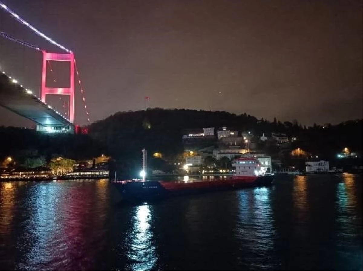 İstanbul Boğazı\'nda Gemi Trafiği Askıya Alındı
