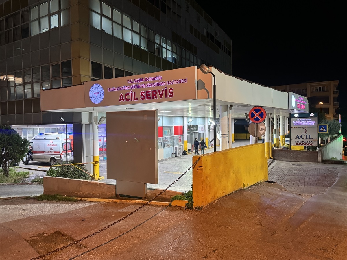 İzmir\'de motosiklet kazasında 17 yaşındaki genç hayatını kaybetti