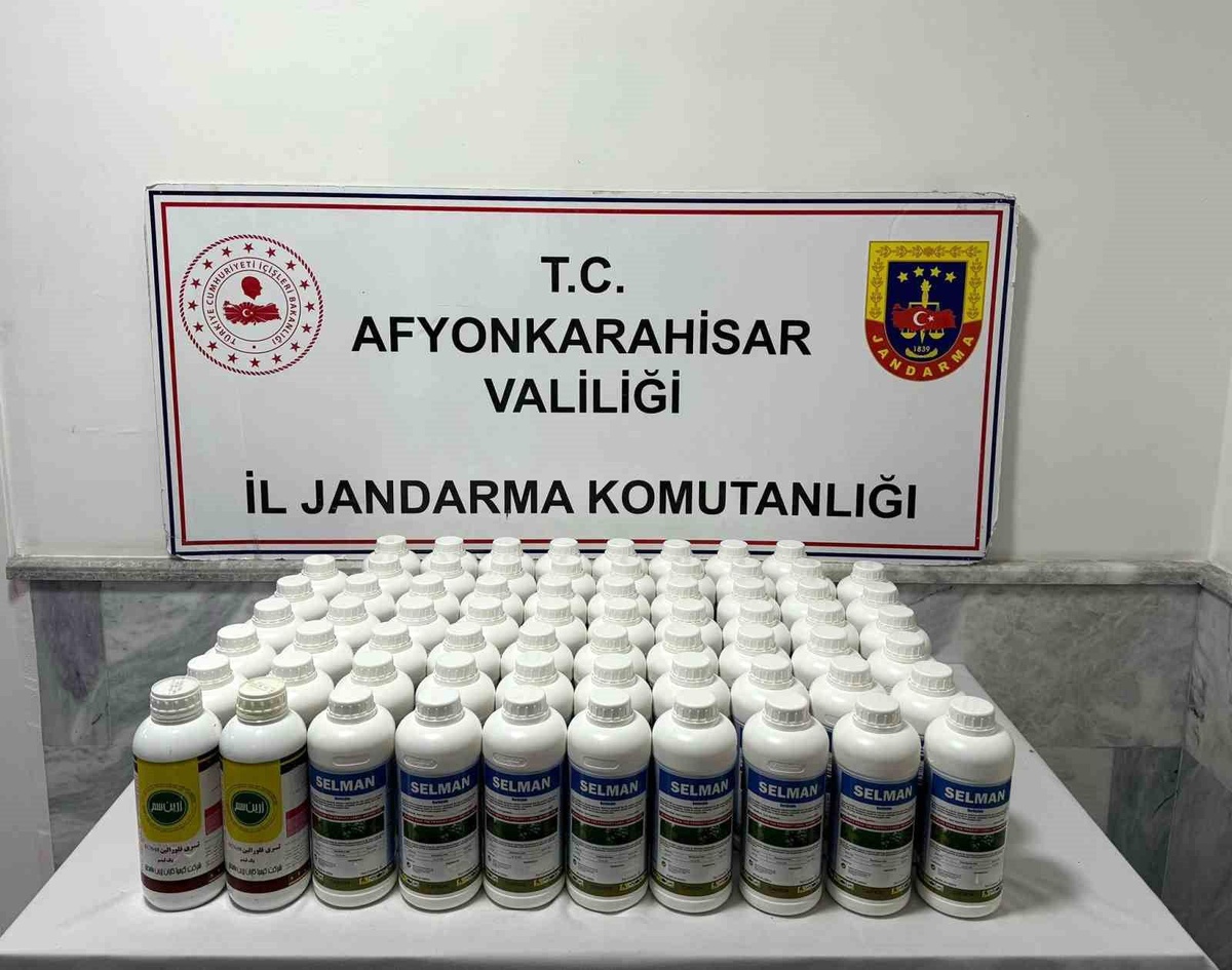 Afyonkarahisar\'da Kaçak Zirai İlaç Operasyonu: 68 Litre Ele Geçirildi