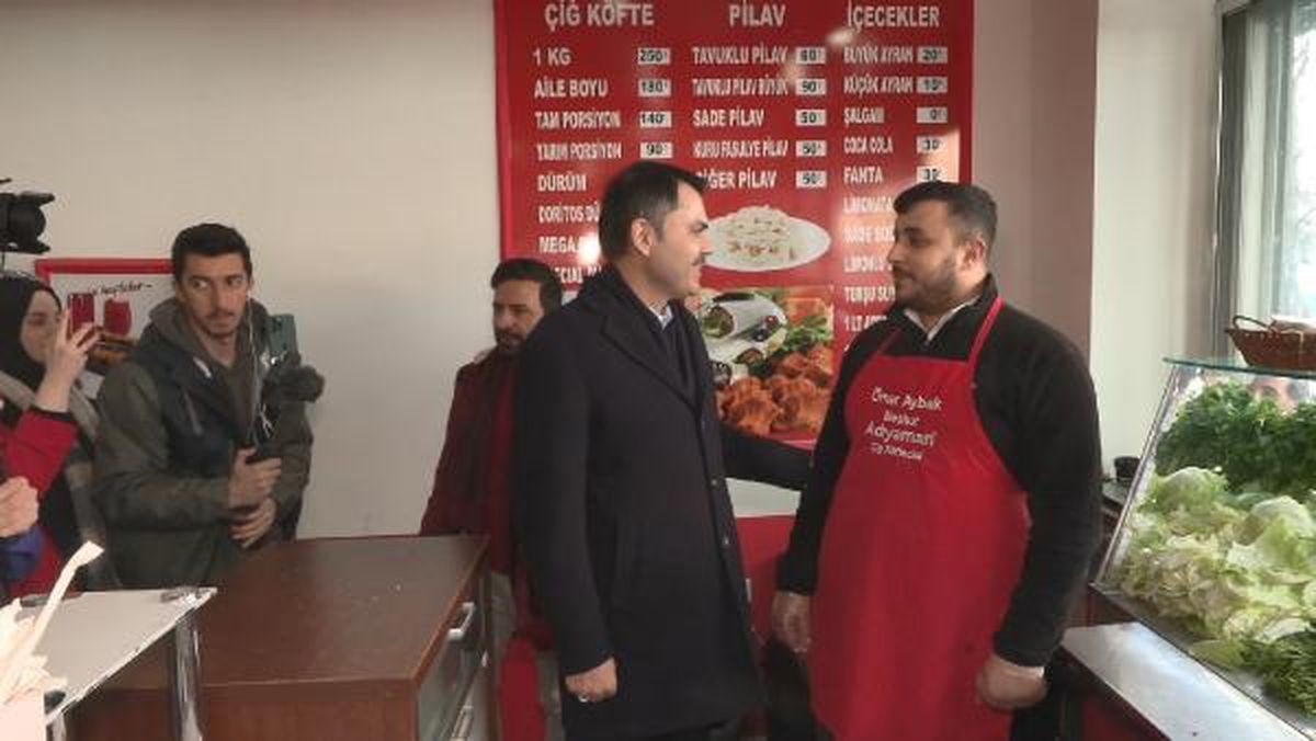 AK Parti İBB Başkan Adayı Murat Kurum, bıçaklı saldırıya uğrayan genç kızın yanında
