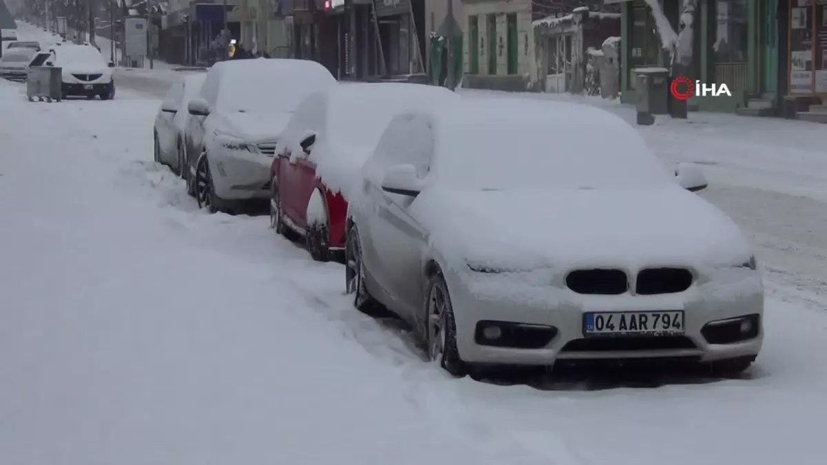 Kars kara teslim oldu: 69 köy yolu ulaşıma kapandı