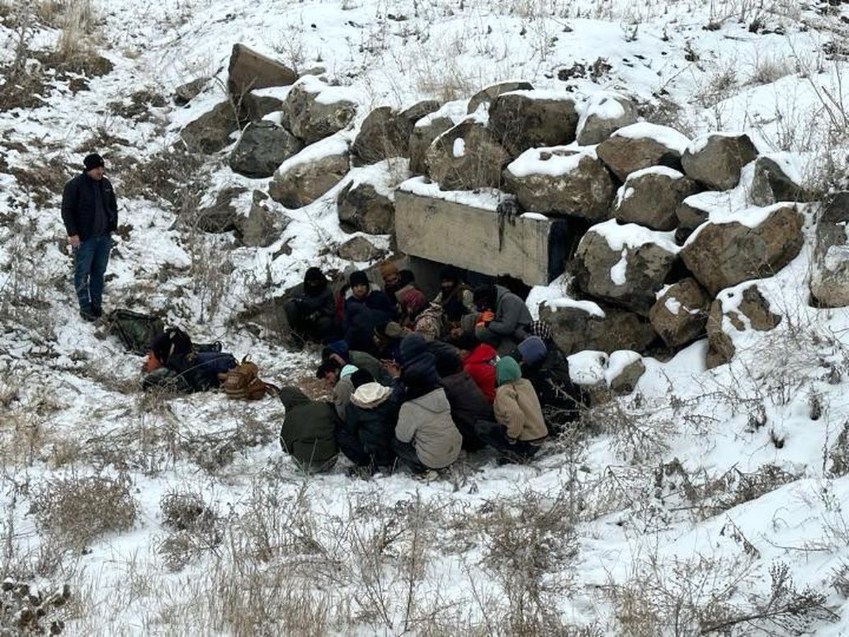 Kars\'ta 2 Organizatör ve 24 Düzensiz Göçmen Yakalandı
