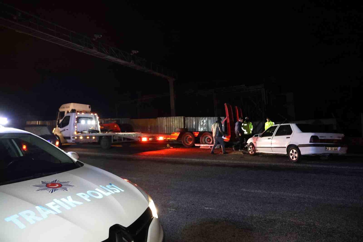 Kazaya neden olan sürücü aracını inşaat alanına bırakıp kaçtı