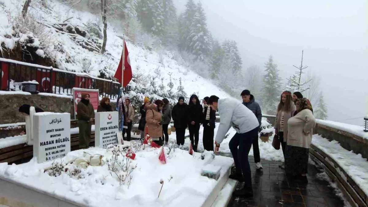 Şehit Eren Bülbül\'ün mezarı başında anma töreni düzenlendi