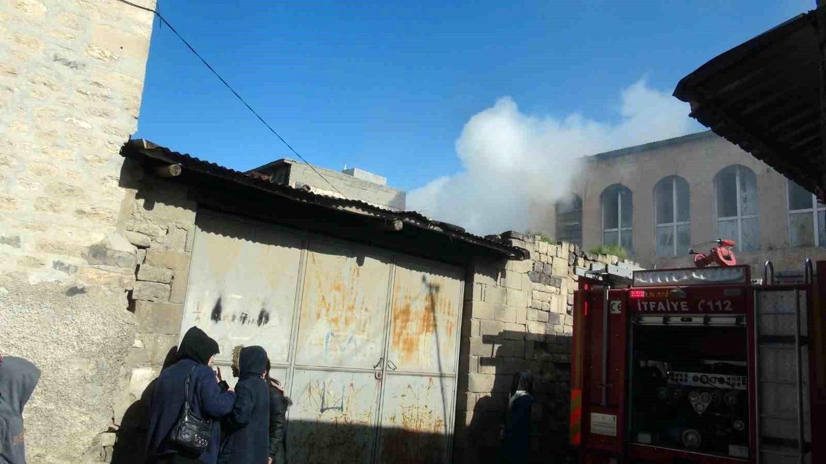 Kilis\'te bir evde meydana gelen yangın sonucu maddi hasar oluştu