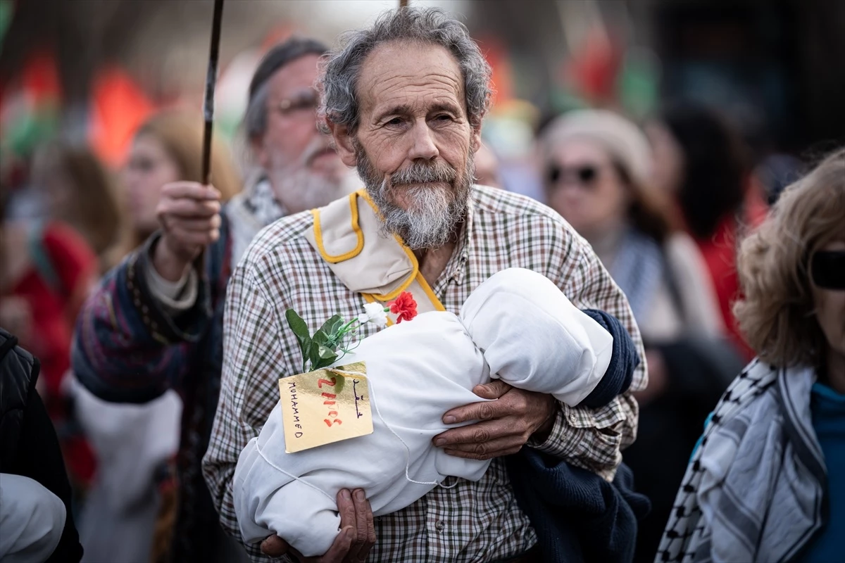 Madrid\'de Filistin\'e Destek İçin Binlerce Kişi Yürüdü